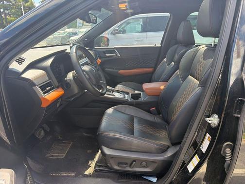 Black Diamond/Deep Bronze Metallic 2023 Mitsubishi Outlander SEL S-AWC