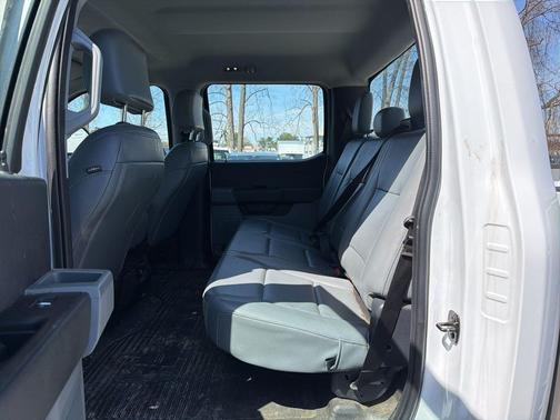 Oxford White 2024 Ford F-250 XL