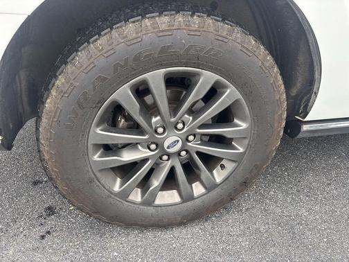 Star White Metallic Tri-Coat 2021 Ford Expedition Limited