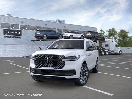 Pristine White Metallic Tri-Coat 2026 Lincoln Navigator Reserve