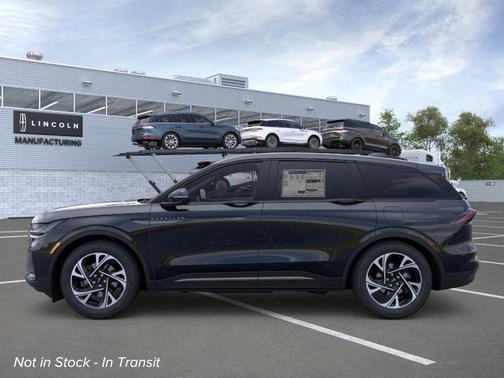 Infinite Black Metallic Clearcoat 2026 Lincoln Nautilus Premiere
