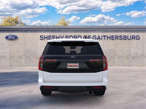 Star White Metallic Tri-Coat 2026 Ford Expedition Tremor