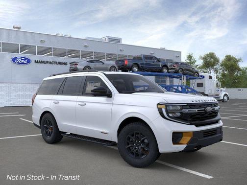 Star White Metallic Tri-Coat 2026 Ford Expedition Tremor