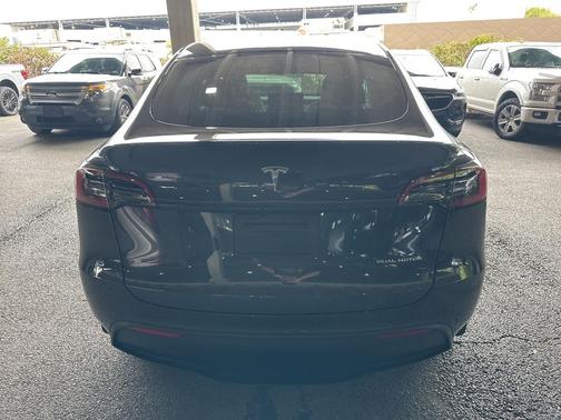 2024 Tesla Model Y Long Range Dual Motor All-Wheel Drive