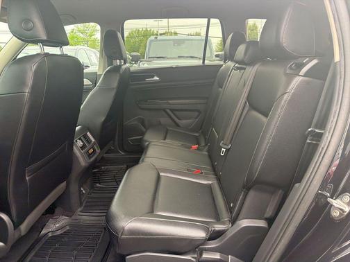 Deep Black Pearl 2019 Volkswagen Atlas 2.0T SE