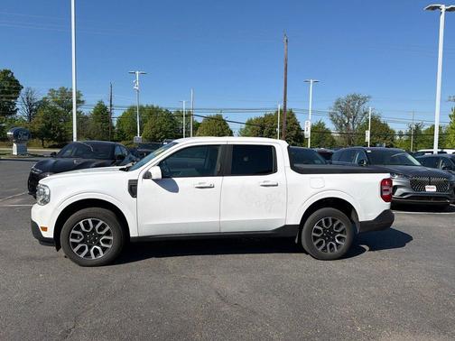Oxford White 2023 Ford Maverick Lariat