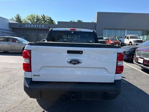 Oxford White 2023 Ford Maverick Lariat