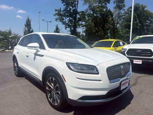 Pristine White Metallic Tri-Coat 2023 Lincoln Nautilus Reserve