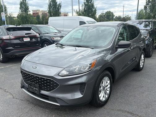 Carbonized Gray Metallic 2022 Ford Escape SE