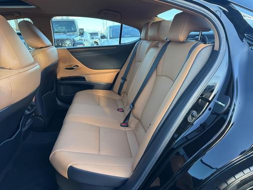 2024 Lexus ES 300h Base