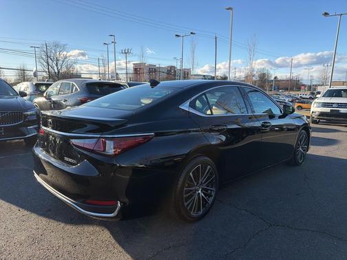 2024 Lexus ES 300h Base