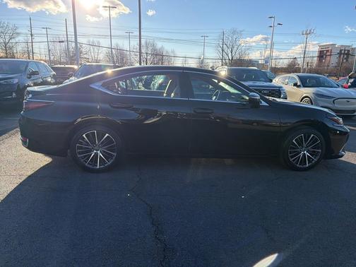 2024 Lexus ES 300h Base