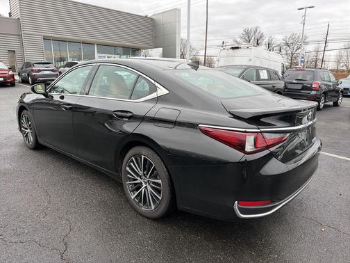 2024 Lexus ES 300h Base