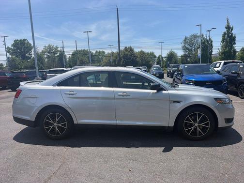Ingot Silver 2018 Ford Taurus SE