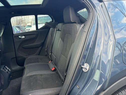 2022 Volvo XC40 Recharge Pure Electric P8 Twin Plus