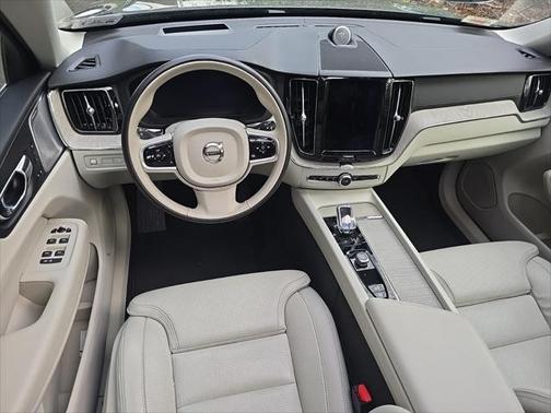 2022 Volvo XC60 Recharge Plug-In Hybrid T8 Inscription