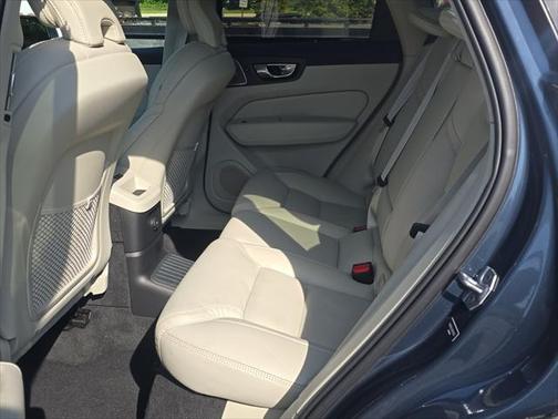 2022 Volvo XC60 Recharge Plug-In Hybrid T8 Inscription