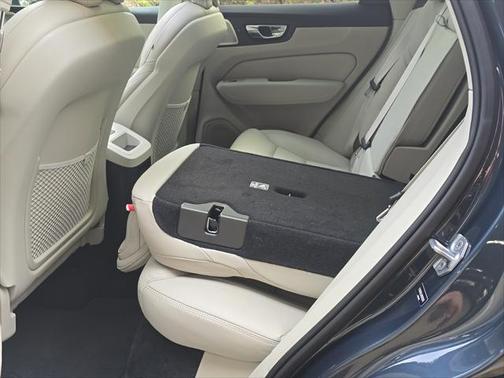 2022 Volvo XC60 Recharge Plug-In Hybrid T8 Inscription