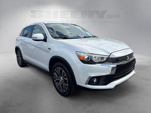 Diamond White Pearl 2017 Mitsubishi Outlander Sport 2.4 SE