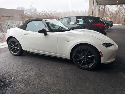 2020 Mazda MX-5 Miata Sport