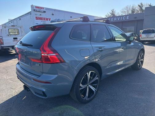 Thunder Grey Metallic 2024 Volvo XC60 B5 Ultimate Dark Theme
