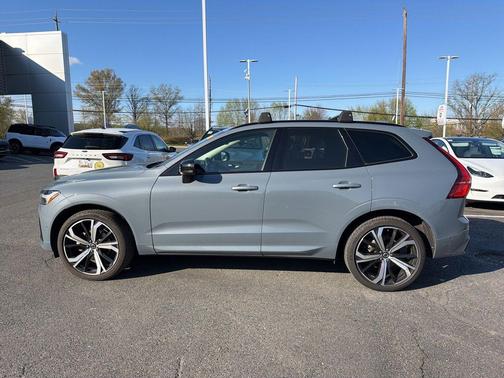 Thunder Grey Metallic 2024 Volvo XC60 B5 Ultimate Dark Theme