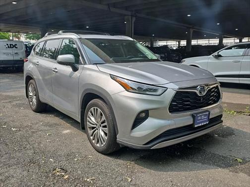 2022 Toyota Highlander Platinum