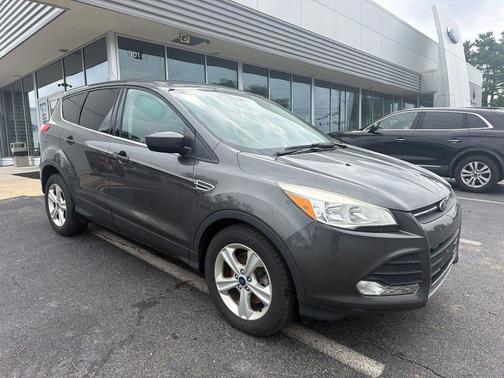 Magnetic 2016 Ford Escape SE