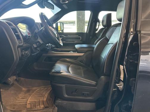 2022 RAM 2500 Laramie Crew Cab 4x4 6'4' Box