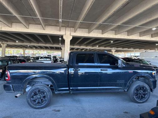 2022 RAM 2500 Laramie Crew Cab 4x4 6'4' Box