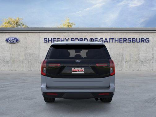 Glacier Gray Metallic Tri-Coat 2026 Ford Expedition Tremor
