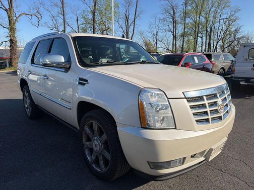 White Diamond Clearcoat 2013 Cadillac Escalade Luxury