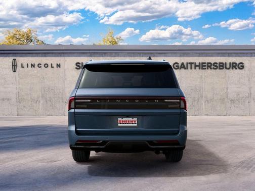 Nocturnal Blue Metallic Clearcoat 2027 Lincoln Navigator Reserve