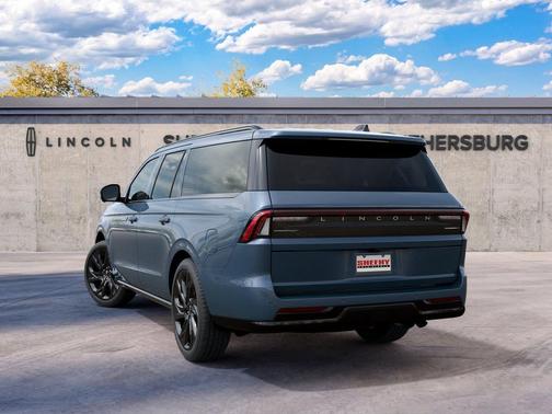 Nocturnal Blue Metallic Clearcoat 2027 Lincoln Navigator Reserve