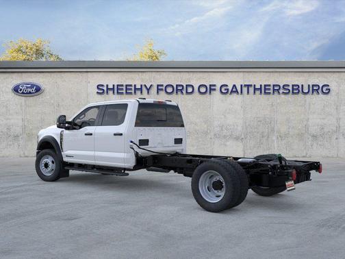 Oxford White 2026 Ford F-450 DRW