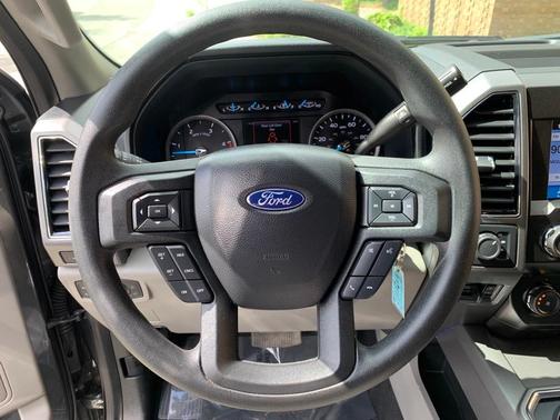 Photo 4 of 32 of 2019 Ford F-350 XLT
