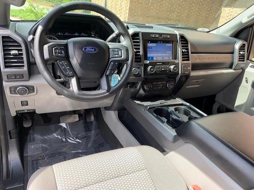 Photo 2 of 32 of 2019 Ford F-350 XLT