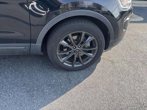 Shadow Black 2018 Ford Explorer XLT