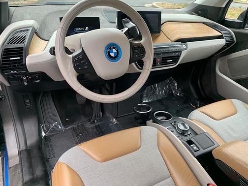 Photo 2 of 43 of 2014 BMW i3 Base