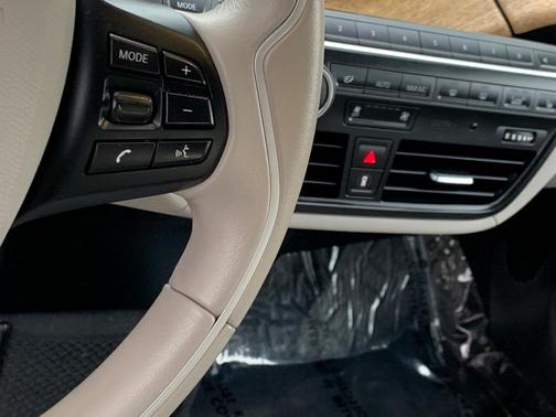 Photo 5 of 41 of 2014 BMW i3 Base