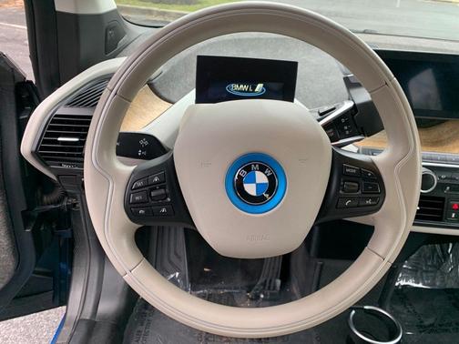 Photo 3 of 41 of 2014 BMW i3 Base