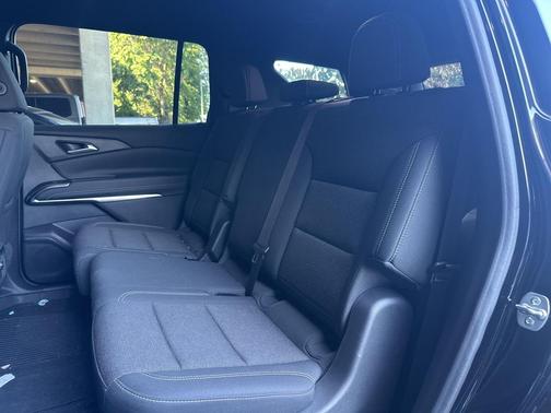 2024 Chevrolet Traverse LS