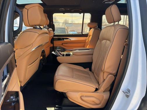 Bright White Clearcoat 2022 Jeep Grand Wagoneer Series III 4x4