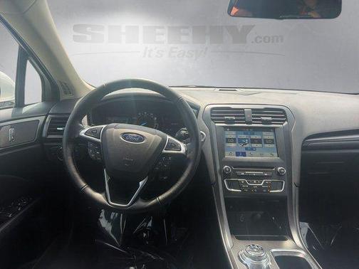 White Platinum 2018 Ford Fusion SE