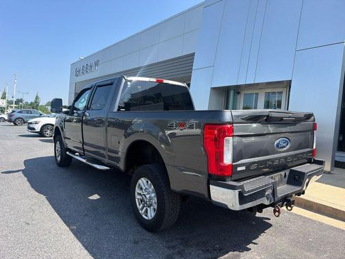 Magnetic Metallic 2017 Ford F-250 XLT