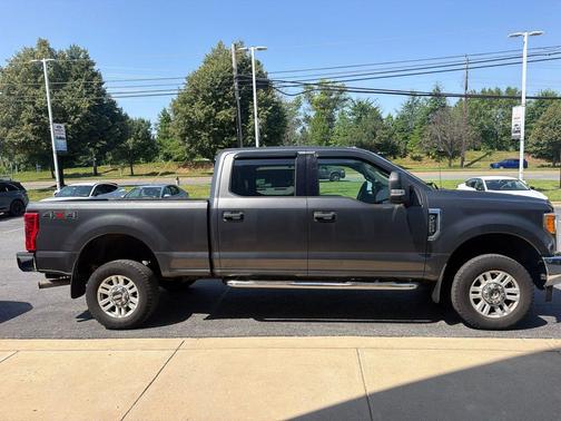 Magnetic Metallic 2017 Ford F-250 XLT