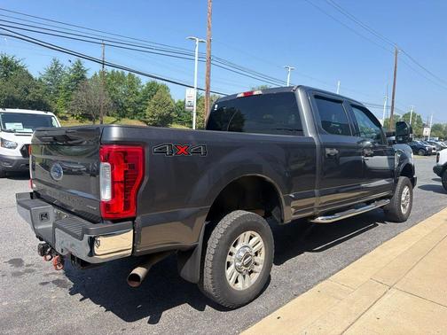 Magnetic Metallic 2017 Ford F-250 XLT