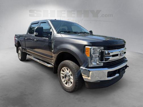 Magnetic Metallic 2017 Ford F-250 XLT