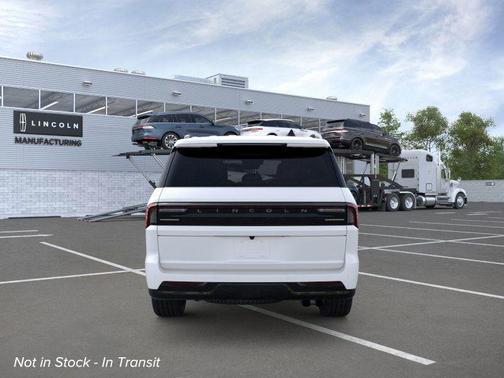 Pristine White Metallic Tri-Coat 2026 Lincoln Navigator Reserve