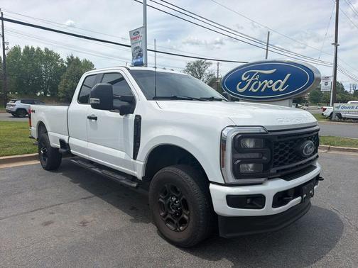 Oxford White 2024 Ford F-250 XL